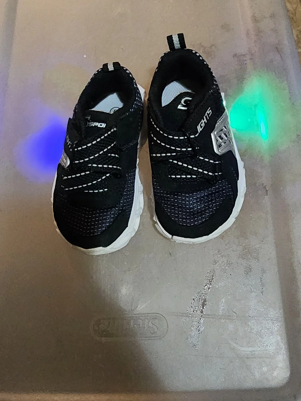 Skechers Black Kids Light-Up Sneakers with White Soles zigzag design size 5